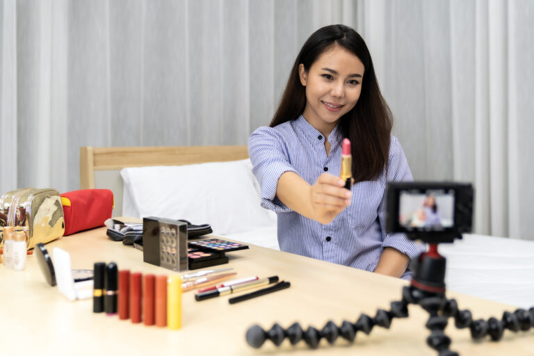 live-stream beauty KOC on China social apps